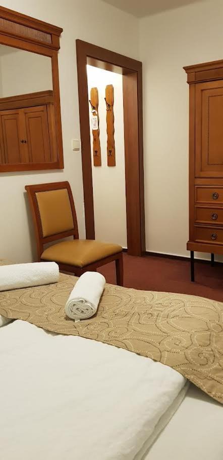 Hotel A Restaurace Pomezi Cínovec Εξωτερικό φωτογραφία